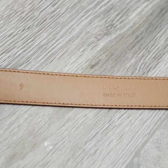 ***SOLD***100% Authentic Prada Round Logo Plate Belt brown - Picture 7 of 11
